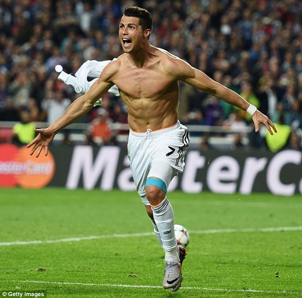 Nhìn lại một năm ngập danh hiệu của Cristiano Ronaldo 1