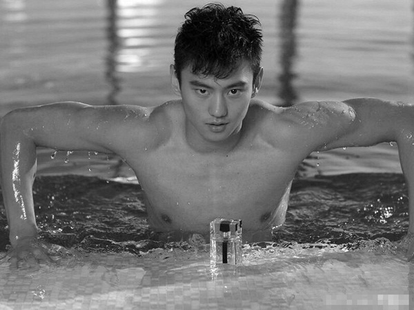 Hot boy bơi lội Ninh Trạch Đào khoe thân trên bìa tạp chí Sports Illustrated 9