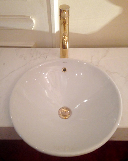 Đại gia Hà Thành: 140 cây vàng dát vòi xịt, hộp giấy toilet 2