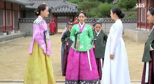 Jang Ok Jung (Kim Tae Hee) cầu xin được truất ngôi 4