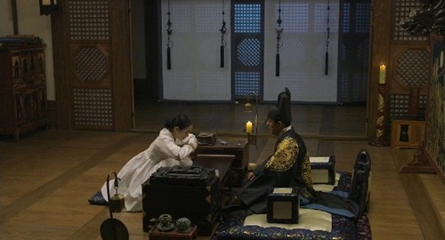 Jang Ok Jung (Kim Tae Hee) cầu xin được truất ngôi 1