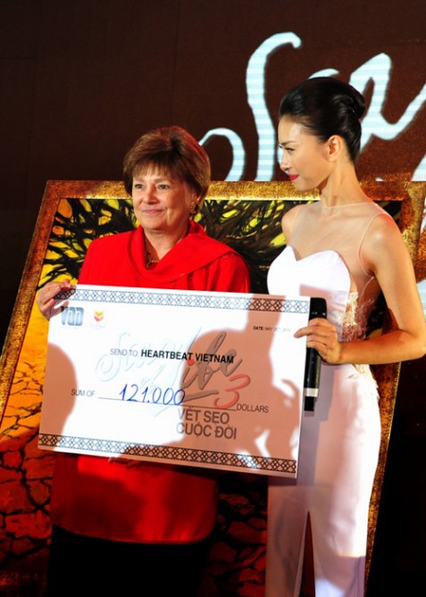 5 người đẹp của showbiz Việt được thế giới ch&uacute; &yacute; 10