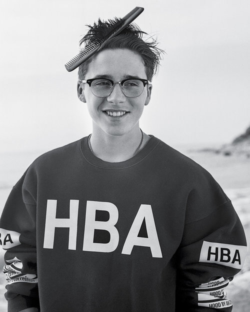 Brooklyn Beckham gây ấn tượng với phong cách chuyên nghiệp khi làm mẫu 3