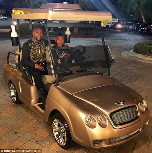 Tay đấm triệu đ&ocirc; mua hẳn xe "golf Bentley" tặng sinh nhật con trai 1