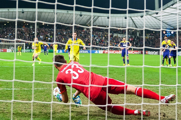 Hazard sút hỏng 11 mét, Chelsea hòa đáng tiếc với Maribor 2