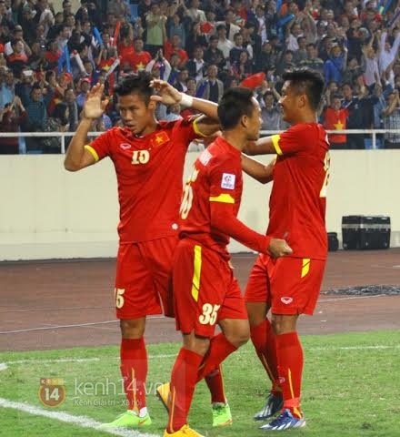 Việt Nam 2-2 Indonesia: Công làm thủ phá 1