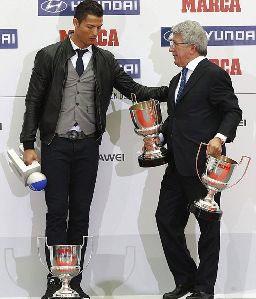 Hài hước: "Chiếc Giày Vàng" làm Ronaldo không thể tập trung thi đấu 4