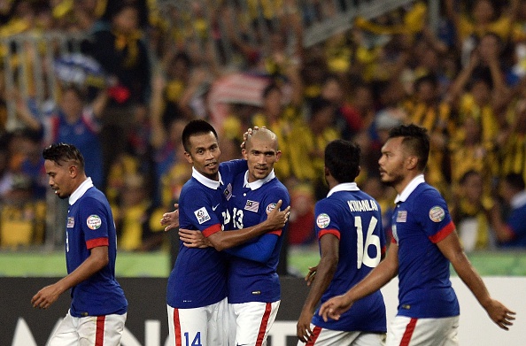 Thái Lan lên ngôi vô địch sau trận cầu "điên rồ" 2