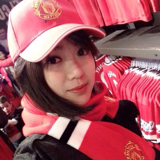 Nữ sinh Việt "tỏa sáng" trên sân Old Trafford của Man United 5