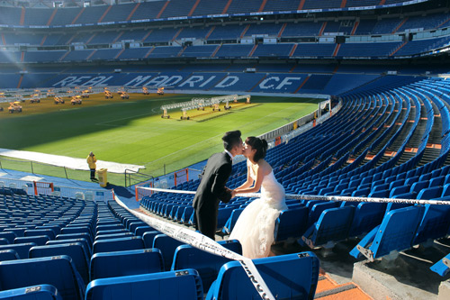 Ấn tượng với bộ ảnh cưới tr&ecirc;n "th&aacute;nh địa" Bernabeu của cặp đ&ocirc;i Việt 3