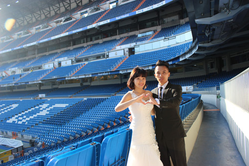 Ấn tượng với bộ ảnh cưới tr&ecirc;n "th&aacute;nh địa" Bernabeu của cặp đ&ocirc;i Việt 5