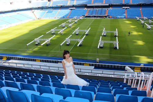 Ấn tượng với bộ ảnh cưới tr&ecirc;n "th&aacute;nh địa" Bernabeu của cặp đ&ocirc;i Việt 9