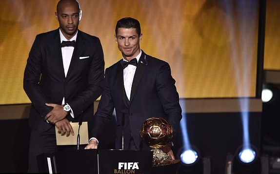 Ronaldo hò hét đầy phấn khích sau khi giành QBV FIFA 2014 2