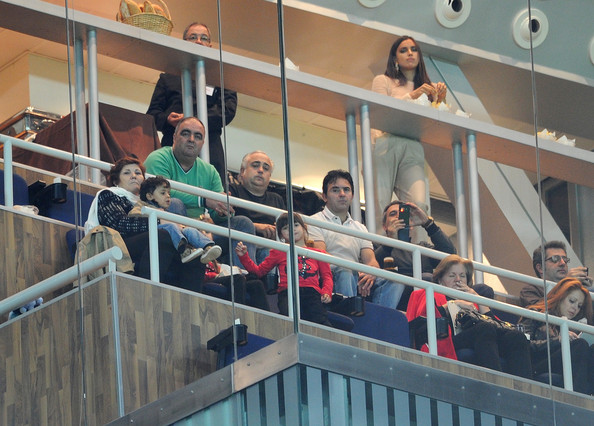 Tránh mặt mẹ Ronaldo, Irina Shayk không đến Gala trao giải QBV? 4