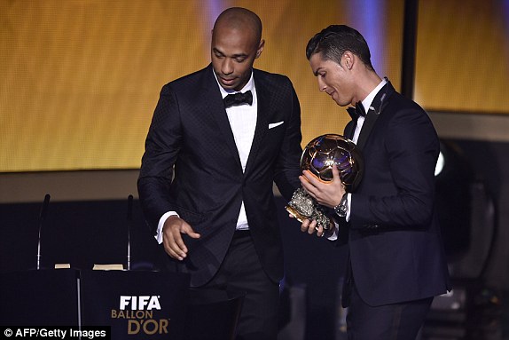 Ronaldo hò hét đầy phấn khích sau khi giành QBV FIFA 2014 1