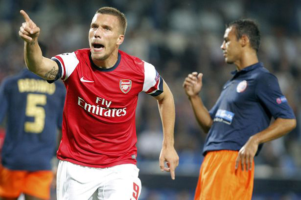 podolski-len-ke-hoach-xam-logo-arsenal