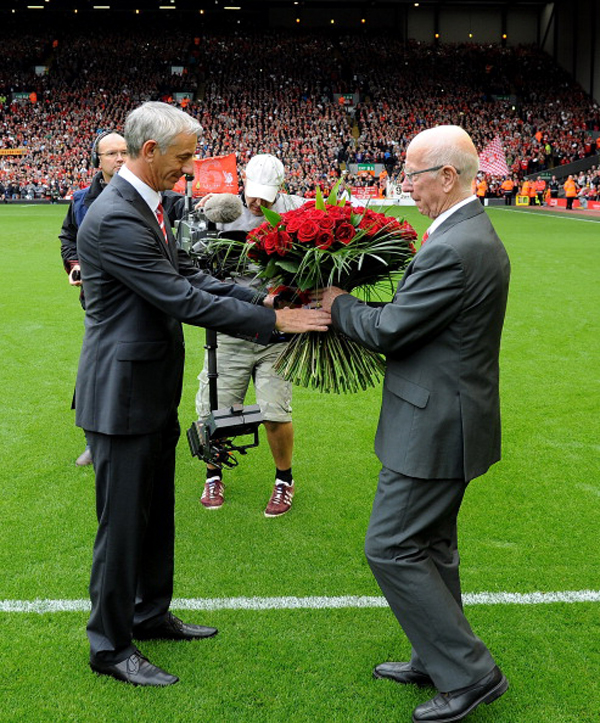 chum-anh-bua-tiec-bong-da-tai-anfield