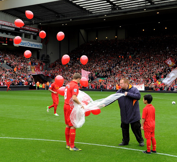 chum-anh-bua-tiec-bong-da-tai-anfield