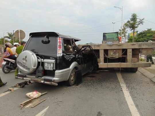 Hiện trường vụ tai nạn giao thông đặc biệt nghiêm trọng khiến 3 người chết tại chỗ