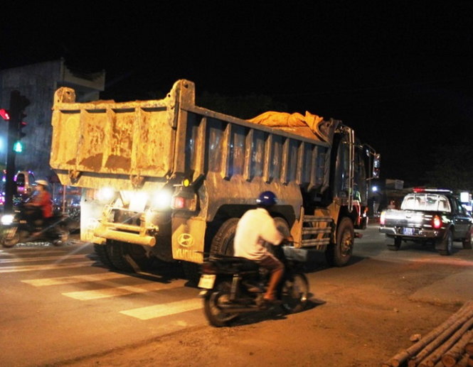 Chiếc xe ben trong vụ tai nạn - Ảnh: Sơn B&igrave;nh