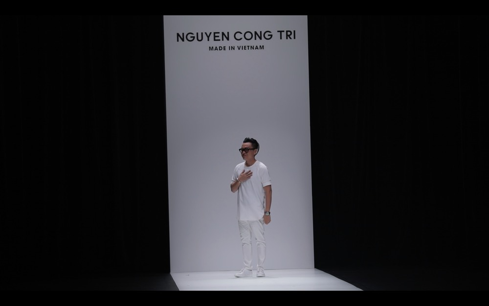 BST mới của NTK Công Trí tại Tokyo Fashion Week: Trước cái đẹp, bạn chỉ còn biết Wow lên một tiếng!!! - Ảnh 36. BST mới của NTK Công Trí tại Tokyo Fashion Week: Trước cái đẹp, bạn chỉ còn biết Wow lên một tiếng!!! - Ảnh 36.