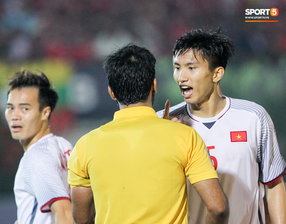 Cậu út tuyển Việt Nam bất mãn, chỉ thẳng mặt trọng tài chính trận Myanmar vs Việt Nam - Ảnh 3.