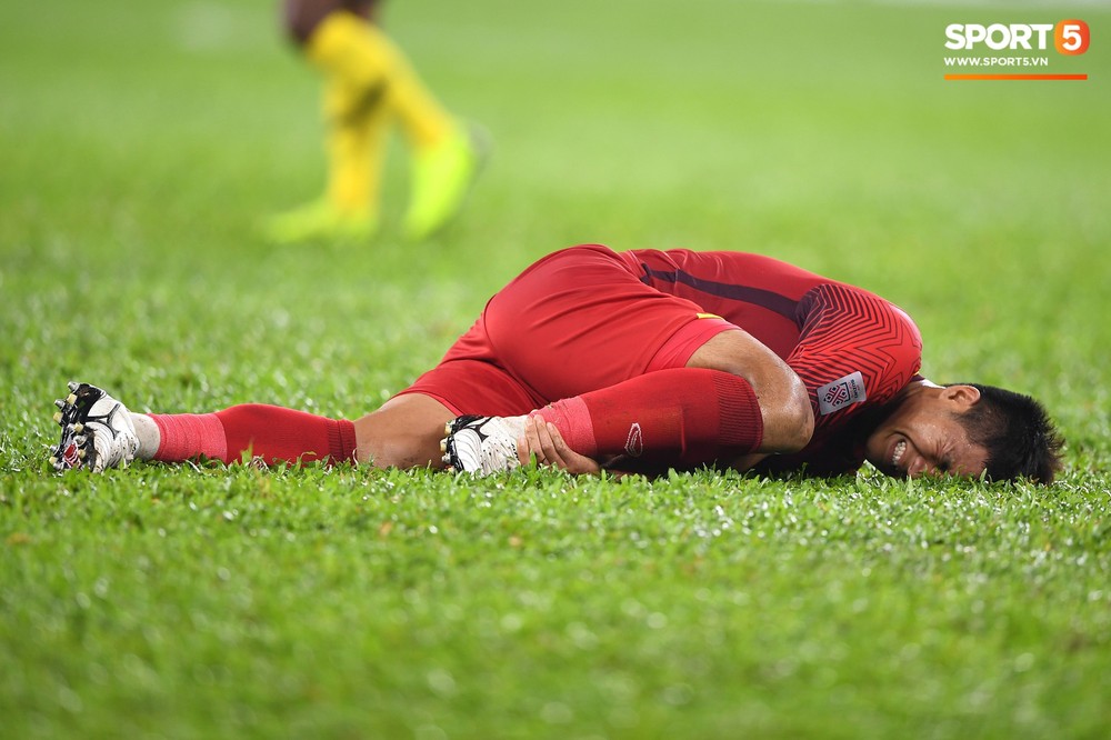 Đức Chinh ôm đầu tiếc nuối trong trận chung kết AFF Cup 2018 - Ảnh 2.