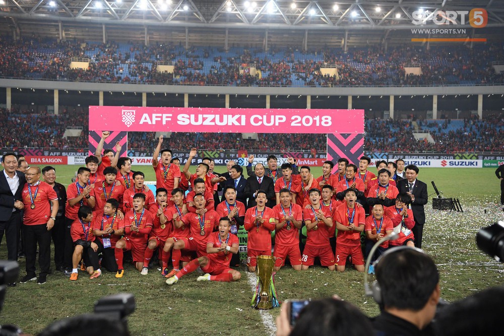Khoảnh khắc vàng của ngày hôm nay - ĐT Việt Nam nâng cao cúp AFF Cup 2018 - Ảnh 5.