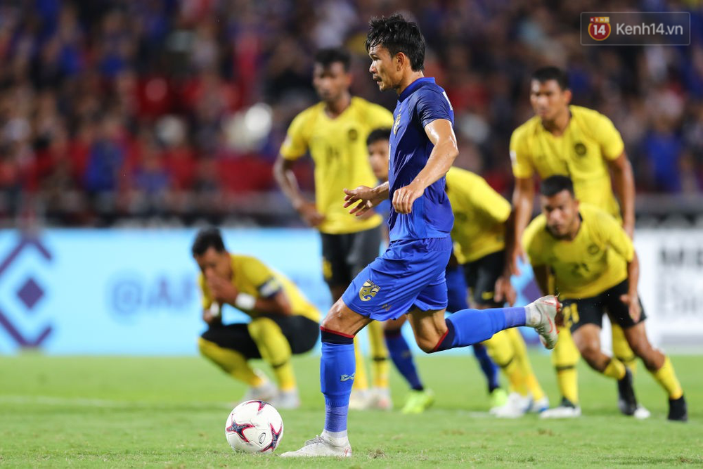 Cầu thủ Thái Lan suy sụp, đổ gục xuống sân sau thất bại đau đớn trước Malaysia - Ảnh 4.