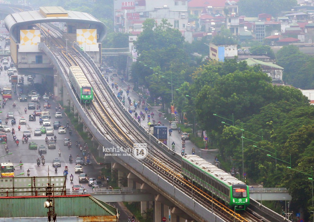 Ảnh, clip: 4 đoàn tàu đường sắt trên cao bất ngờ di chuyển trong mưa trước ngày chạy thử - Ảnh 11.