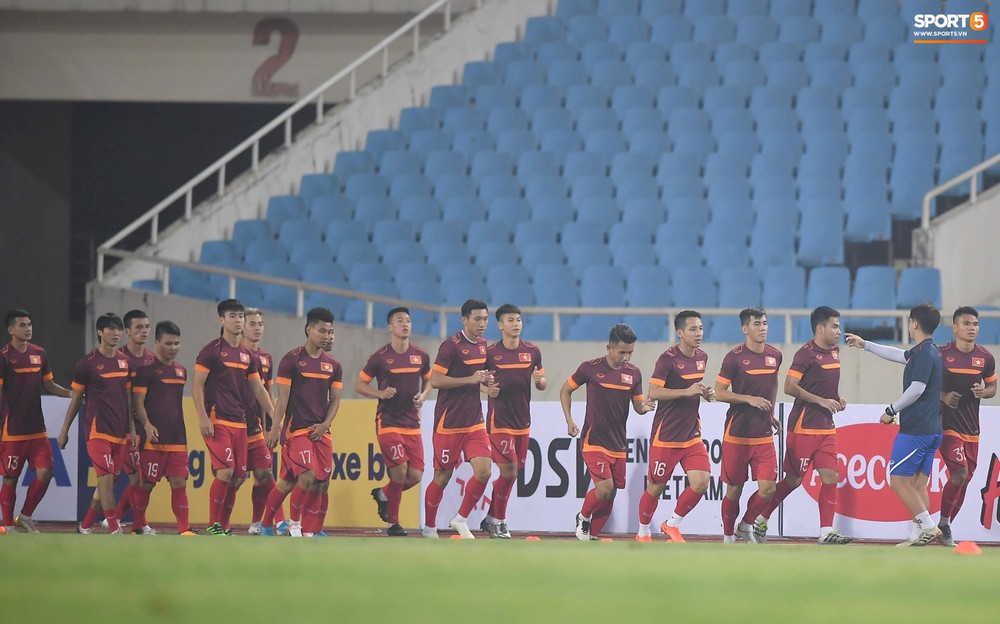 Nhìn Đặng Văn Lâm bay lượn trong khung thành, HLV Park Hang-seo thở phào nhẹ nhõm trước cuộc đối đầu với Malaysia - Ảnh 1.
