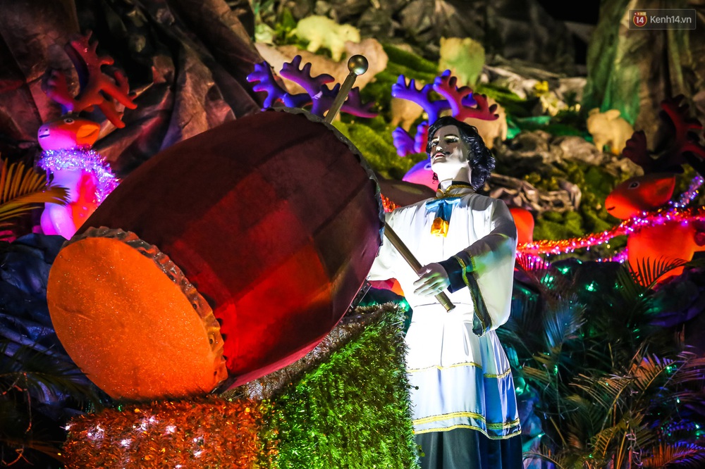 Người Sài Gòn háo hức đổ về xóm đạo có hang đá chuyển động đẹp nhất Gò Vấp để vui chơi Noel - Ảnh 9.