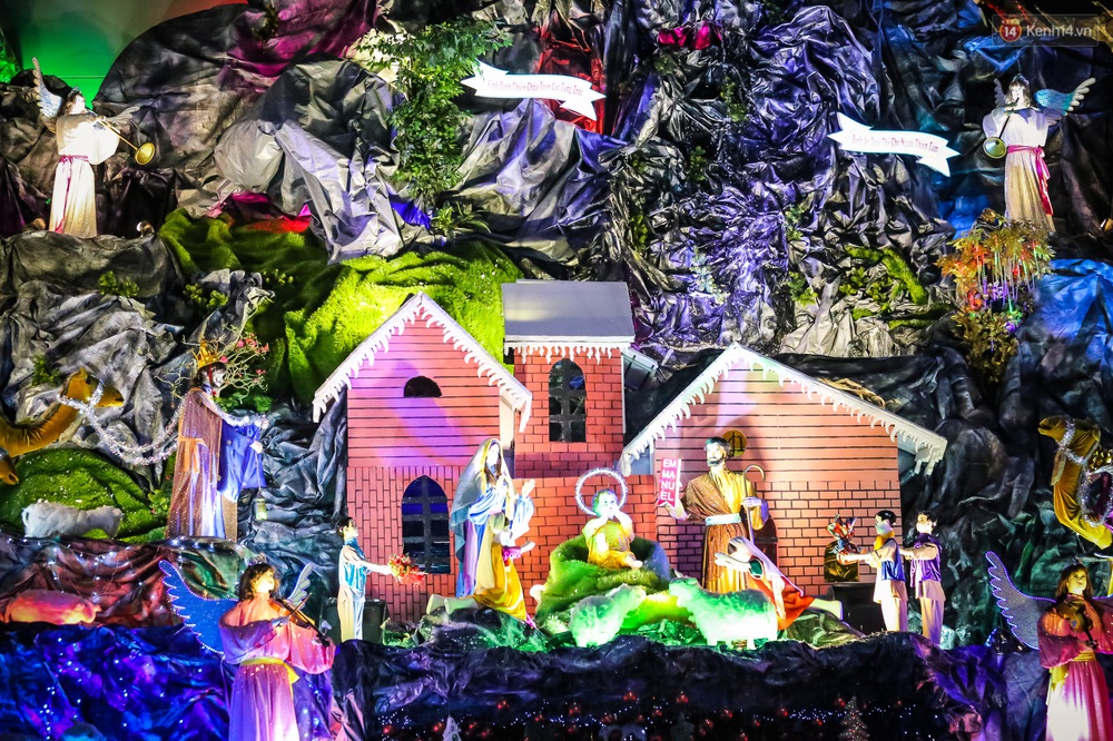 Người Sài Gòn háo hức đổ về xóm đạo có hang đá chuyển động đẹp nhất Gò Vấp để vui chơi Noel - Ảnh 3.