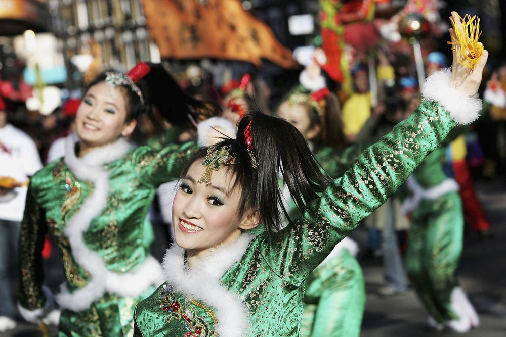 Ngắm khung cảnh rộn ràng đón Tết Nguyên Đán tại Chinatown ở London trong nửa thế kỷ qua - Ảnh 13.