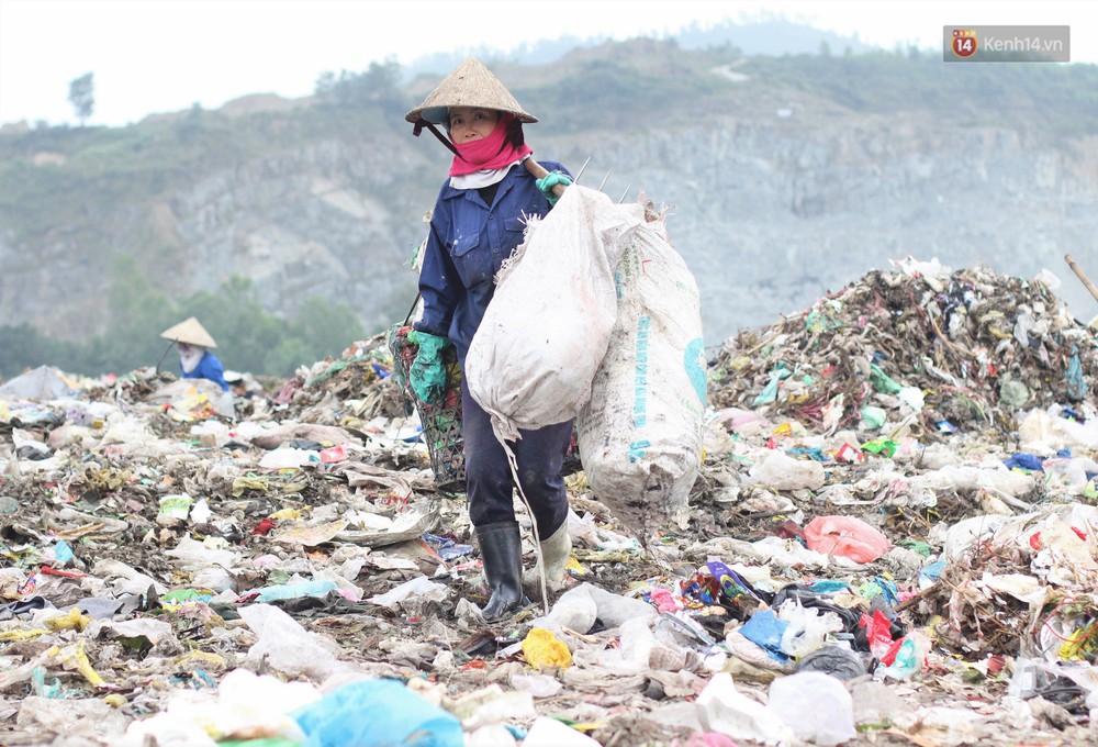 Phận đời những người mẹ bới rác tìm cơm tại bãi rác lớn nhất Đà Nẵng: Kiếm từng đồng nuôi con học Đại học - Ảnh 15.