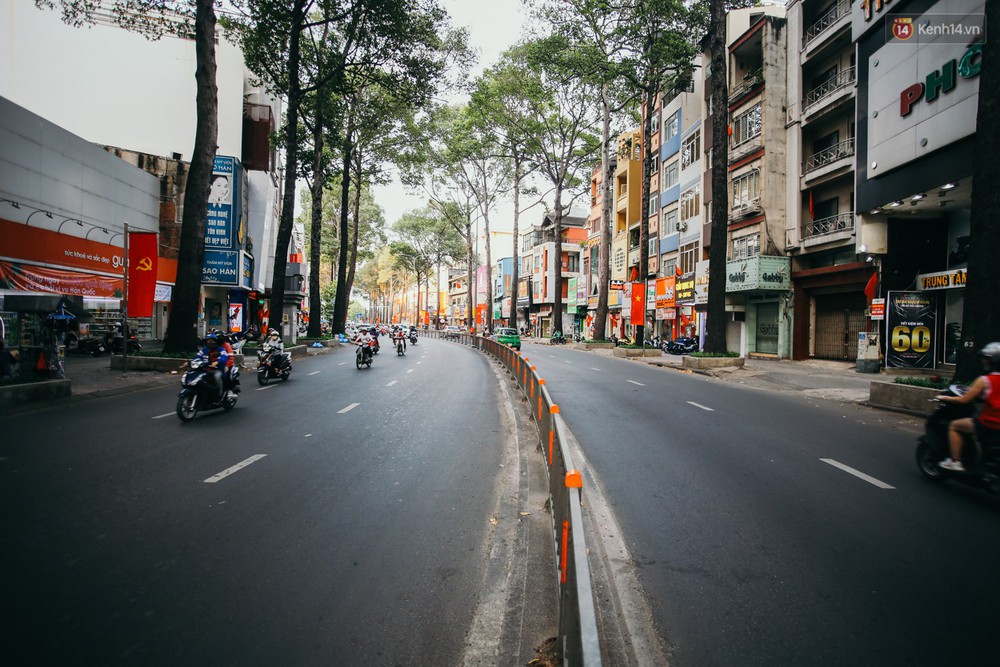 Sài Gòn bình yên lạ thường, đường phố vắng bóng phương tiện trong những ngày nghỉ lễ 30/4 - 1/5 - Ảnh 13.