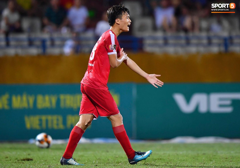 Tuyển thủ U23 Việt Nam phản ứng cực gắt vì đội nhà mất trắng phạt đền cuối trận đấu - Ảnh 3.