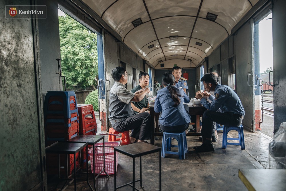 8 giờ trên chuyến tàu kỳ lạ nhất Việt Nam: Rời ga mà không có một hành khách nào - Ảnh 21.