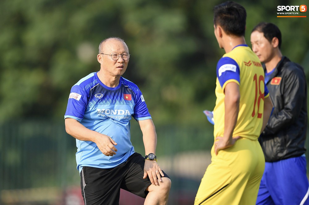 Tiền vệ Trọng Hùng (U22 Việt Nam): Tập luyện bên cạnh đội tuyển Quốc gia sẽ có thêm nhiều cảm hứng - Ảnh 5.
