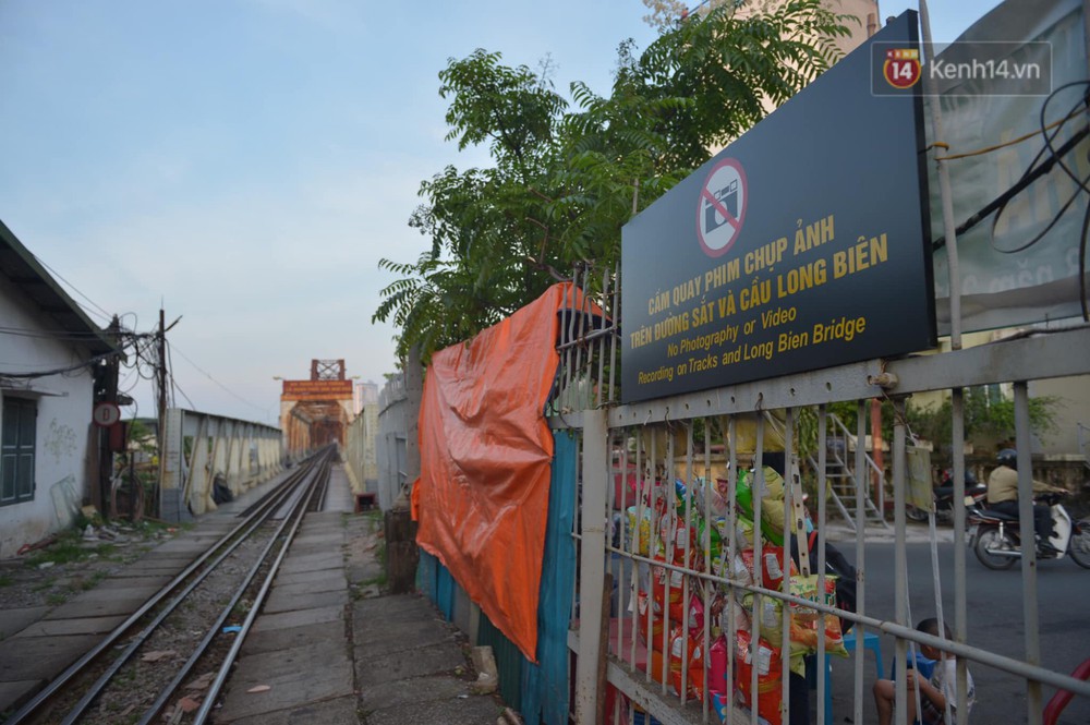 Ảnh: Người dân thủ đô ngỡ ngàng trước diện mạo mới ga Long Biên sau hơn 100 năm hoạt động - Ảnh 12. Ảnh: Người dân thủ đô ngỡ ngàng trước diện mạo mới ga Long Biên sau hơn 100 năm hoạt động - Ảnh 12.