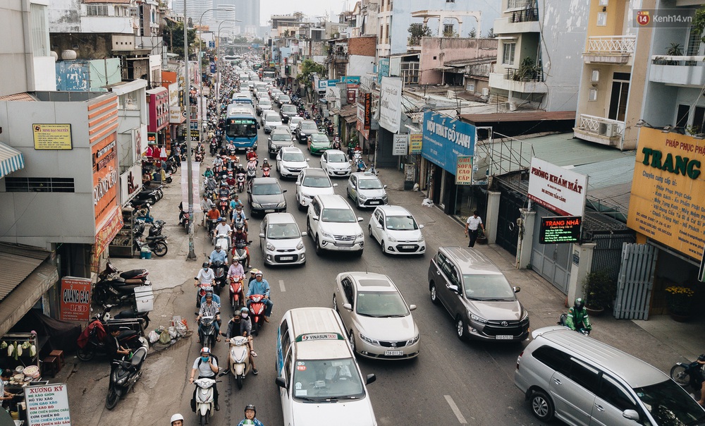 Chùm ảnh Flycam người dân ùn ùn đổ về quê ăn Tết, các ngả đường về bến xe lớn nhất Sài Gòn ùn tắc kinh hoàng - Ảnh 5.
