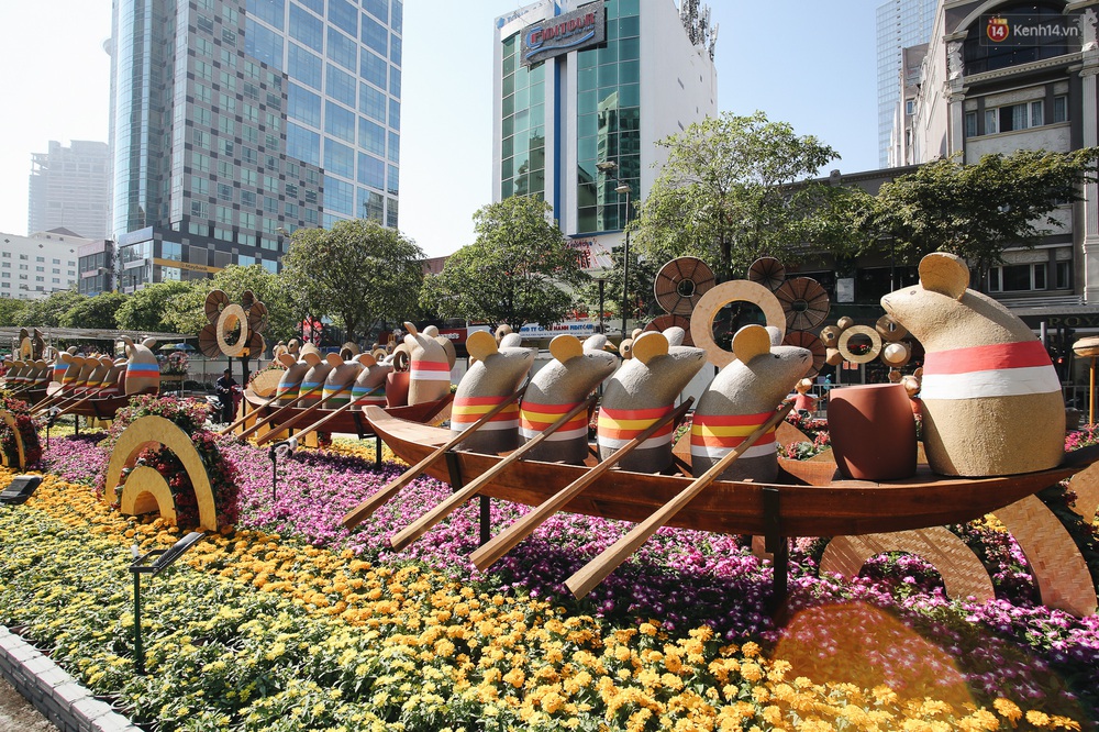 Cận cảnh đường hoa Nguyễn Huệ Tết Canh Tý 2020 khoe sắc rực rỡ trước ngày khai mạc - Ảnh 5. Cận cảnh đường hoa Nguyễn Huệ Tết Canh Tý 2020 khoe sắc rực rỡ trước ngày khai mạc - Ảnh 5.