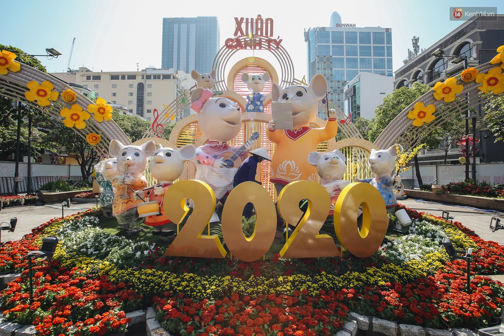 Cận cảnh đường hoa Nguyễn Huệ Tết Canh Tý 2020 khoe sắc rực rỡ trước ngày khai mạc - Ảnh 3. Cận cảnh đường hoa Nguyễn Huệ Tết Canh Tý 2020 khoe sắc rực rỡ trước ngày khai mạc - Ảnh 3.