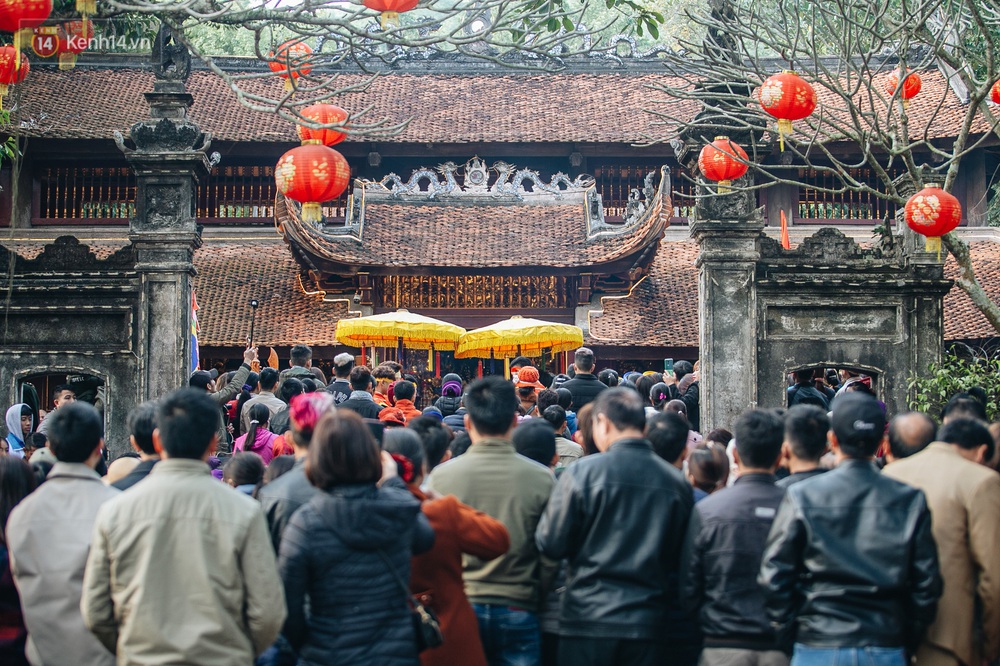 Hà Nội: Tướng bà 10 tuổi được rước bằng kiệu, bảo vệ nghiêm ngặt tránh bị bắt cóc - Ảnh 3.