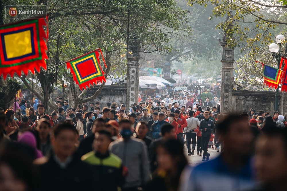 Hà Nội: Tướng bà 10 tuổi được rước bằng kiệu, bảo vệ nghiêm ngặt tránh bị bắt cóc - Ảnh 2.