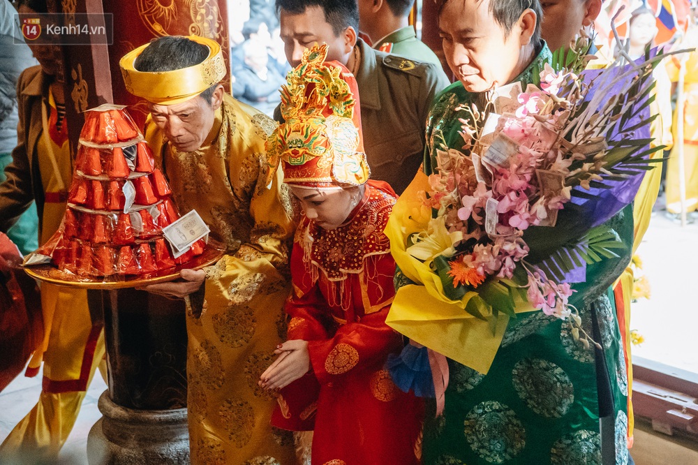 Hà Nội: Tướng bà 10 tuổi được rước bằng kiệu, bảo vệ nghiêm ngặt tránh bị bắt cóc - Ảnh 12.