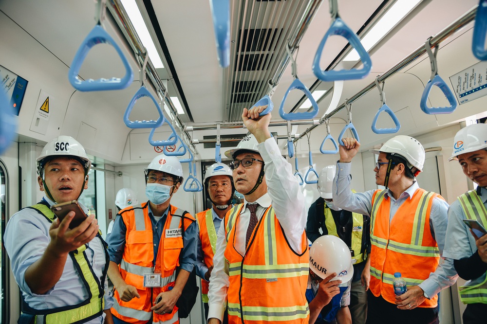 Cận cảnh nội thất hiện đại, cực xịn của đoàn tàu Metro số 1 đầu tiên vừa về Sài Gòn - Ảnh 7.