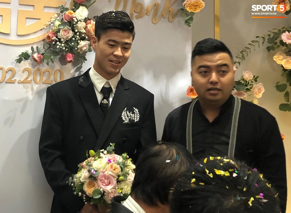 Lễ cưới Duy Mạnh - Quỳnh Anh: Cô dâu và chú rể trao nhẫn cho nhau trong tiếng reo hò của hơn một nghìn quan khách - Ảnh 15. Lễ cưới Duy Mạnh - Quỳnh Anh: Cô dâu và chú rể trao nhẫn cho nhau trong tiếng reo hò của hơn một nghìn quan khách - Ảnh 15.
