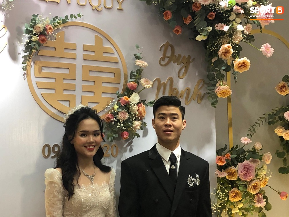 Lễ cưới Duy Mạnh - Quỳnh Anh: Cô dâu và chú rể trao nhẫn cho nhau trong tiếng reo hò của hơn một nghìn quan khách - Ảnh 14. Lễ cưới Duy Mạnh - Quỳnh Anh: Cô dâu và chú rể trao nhẫn cho nhau trong tiếng reo hò của hơn một nghìn quan khách - Ảnh 14.