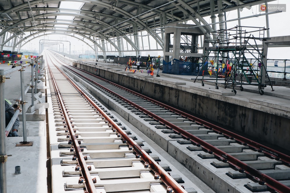 Cận cảnh nhà ga Suối Tiên của tuyến Metro số 1 đang gấp rút hoàn thiện để đón đầu tàu đầu tiên về chạy thử nghiệm - Ảnh 10.